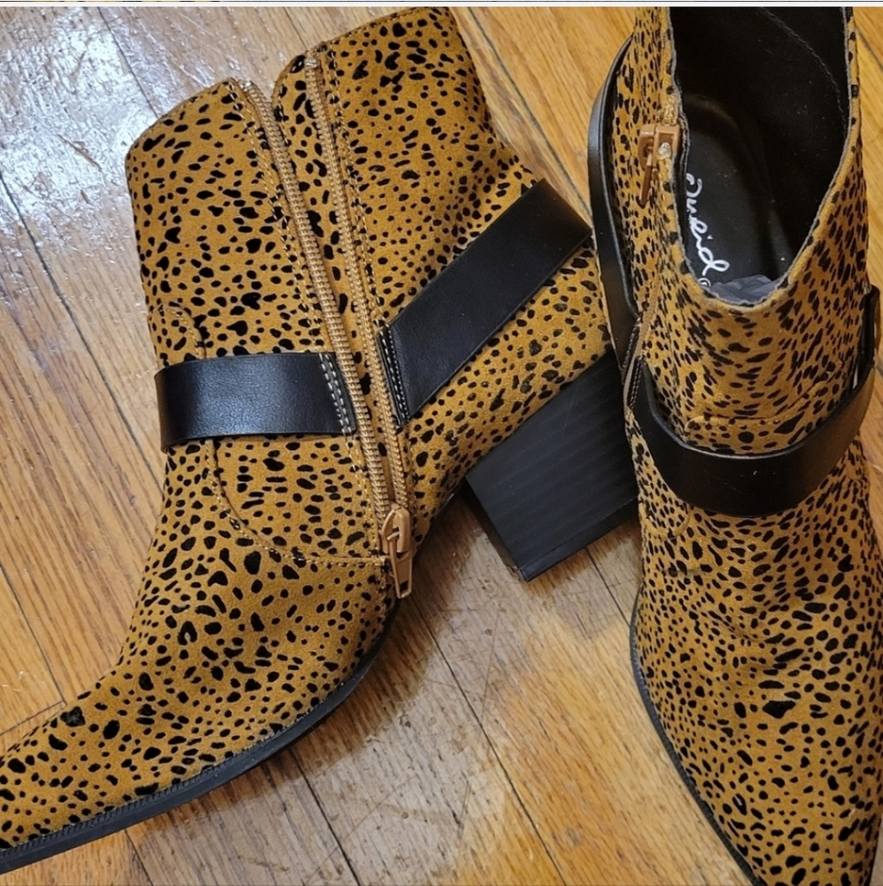 Qupid Ankle Camel/Black Leopard Print Zip Up Faux Suede Tan Boots Size 7